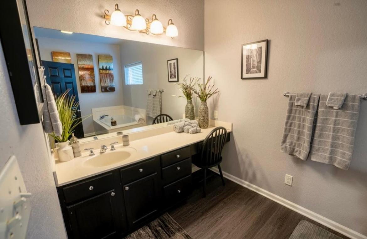 Brooklynn'S Bay, Elegant Lakefront Condo Retreat Hot Springs Luaran gambar
