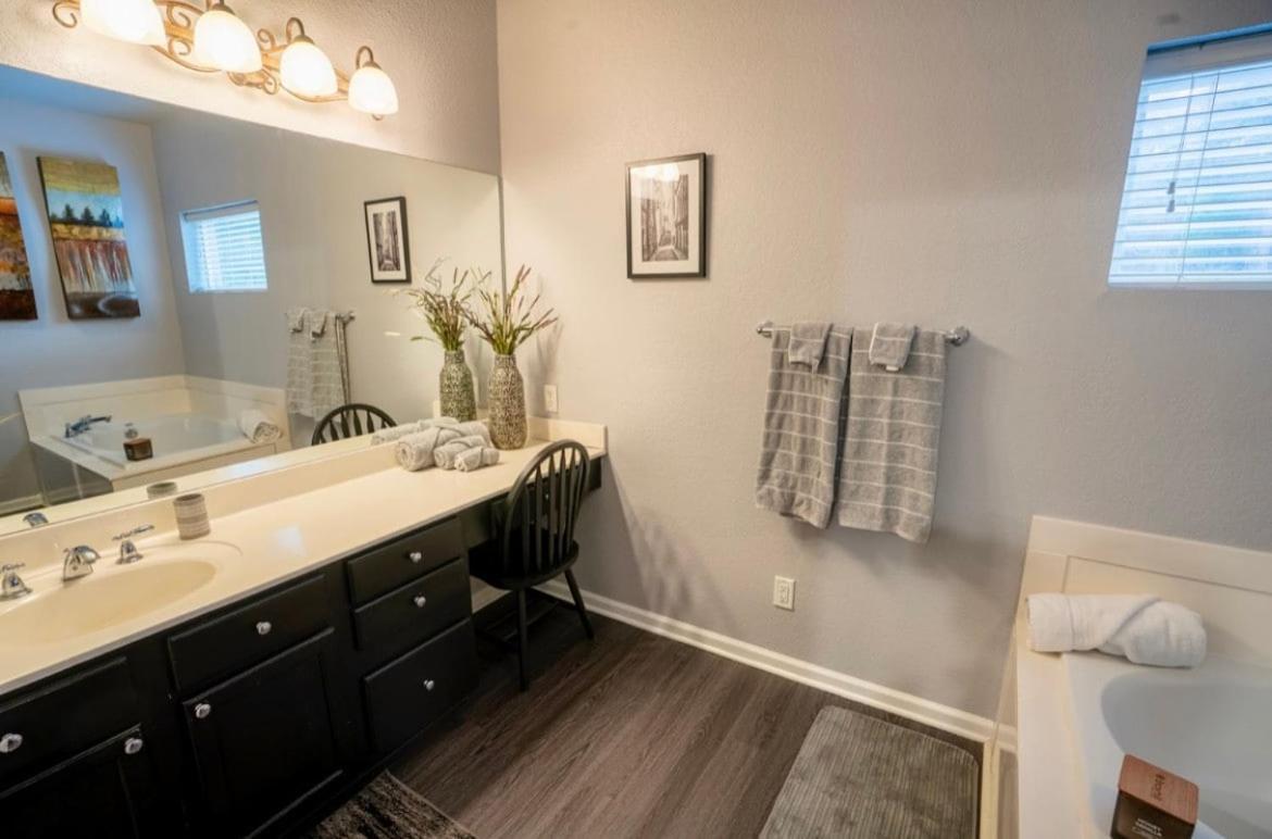 Brooklynn'S Bay, Elegant Lakefront Condo Retreat Hot Springs Luaran gambar